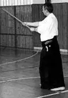 Turn 90&deg;, yokomen uchi.