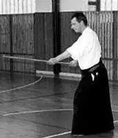 Turn 90&deg;, chudan tsuki.