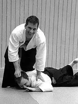 Aikido � V&auml;nn&auml;s: osae?