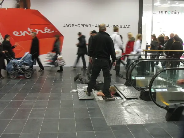 Entr�, Malm�. Rise and decay of a shopping mall. Photos by Stefan Stenudd.