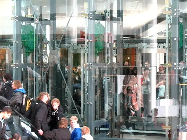 Entr�, Malm�. Rise and decay of a shopping mall. Photo by Stefan Stenudd.