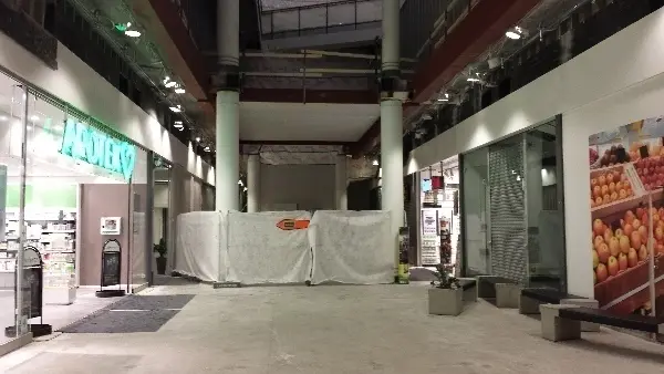 Entr�, Malm�. The decay of a shopping mall. Photo by Stefan Stenudd.