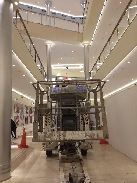 Entr�, Malm�. The decay of a shopping mall. Photo by Stefan Stenudd.