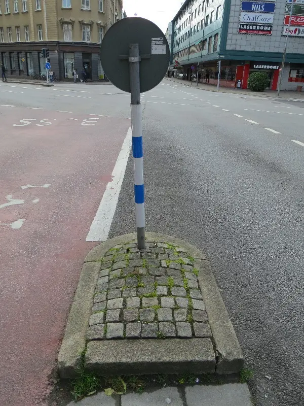 Malm� Closeup at Midsummer. Photo by Stefan Stenudd.