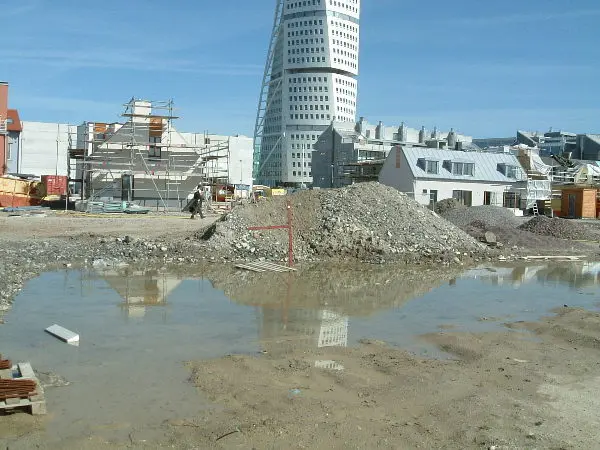 Turning Torso in Malm�, Sweden. Photo by Stefan Stenudd.