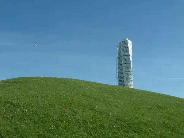 Turning Torso in Malm�, Sweden. Photos by Stefan Stenudd.